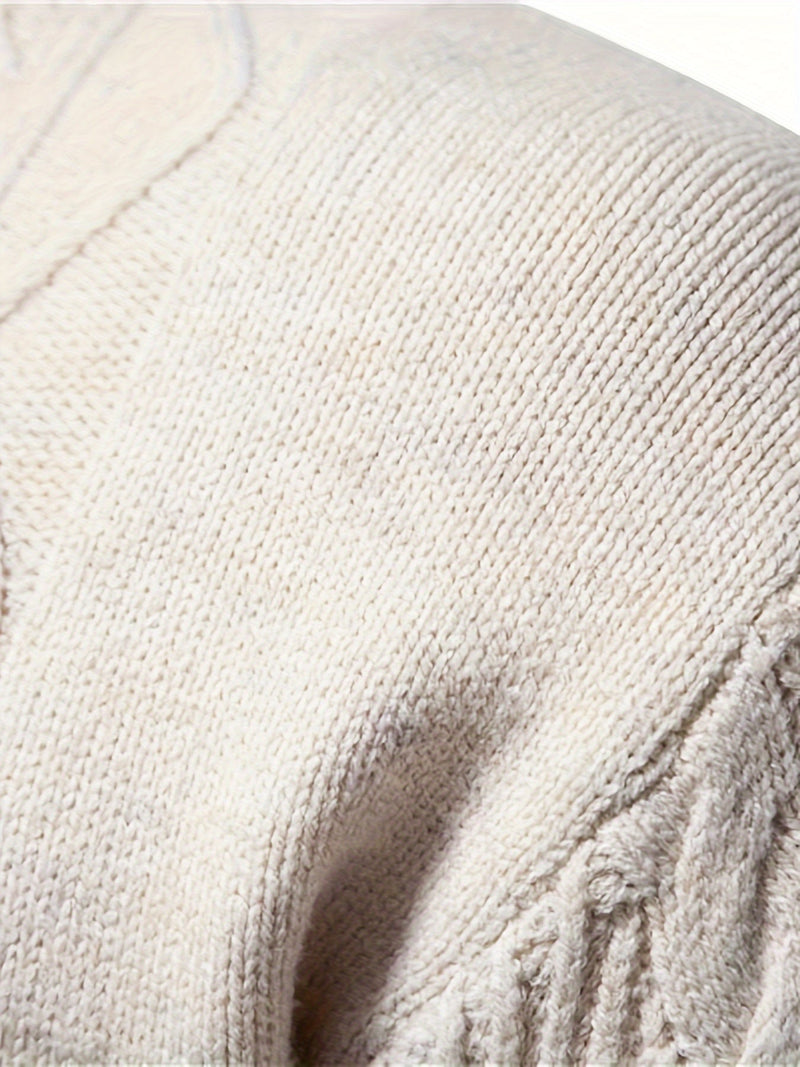 Beiger Strickpullover aus Wolle, Nahaufnahme, weiches Material, modisch, warm, gemütlich.