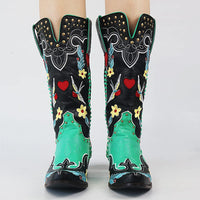 Bunte Cowboystiefel mit Blumenmuster, Herzdesign und Nieten, Damenmode, Leder, Westernstil.