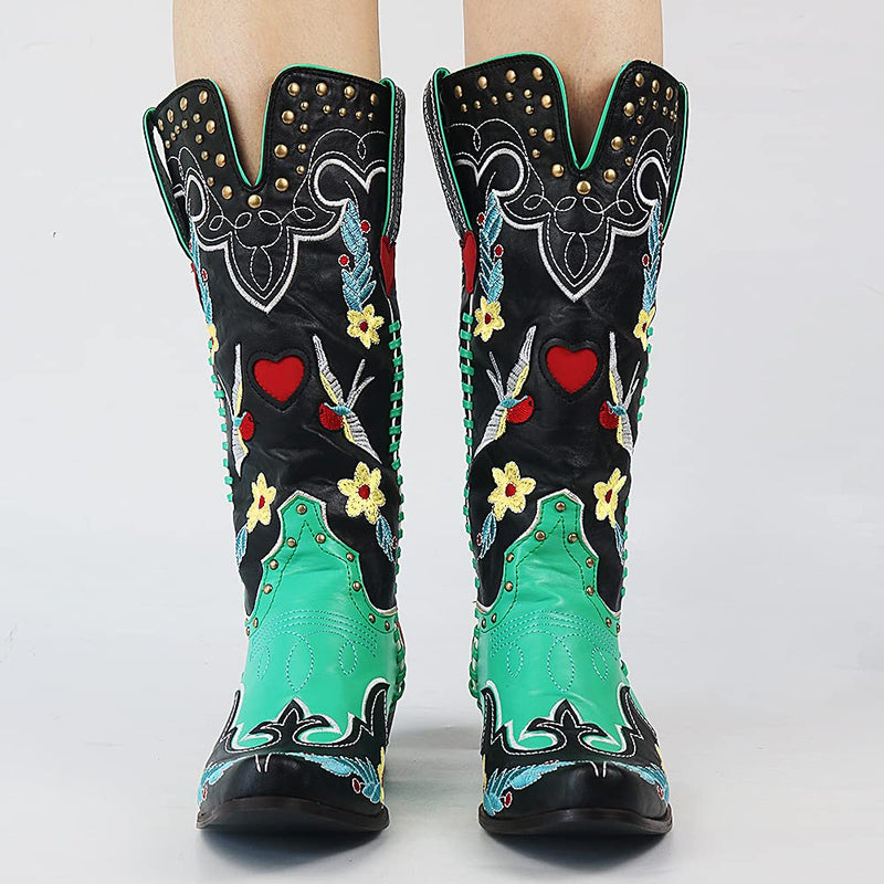 Bunte Cowboystiefel mit Blumenmuster, Herzdesign und Nieten, Damenmode, Leder, Westernstil.