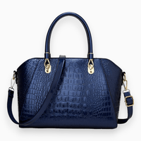 Blaue Krokodilleder-Handtasche mit goldenen Beschlägen, elegantes Design, Damenmode Accessoire.