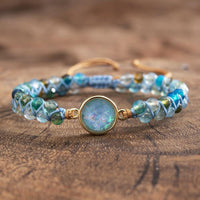 Blaues Opal-Armband, rund, geflochten, Perlen, Yoga-Schmuck, Balance, Edelstein, Goldakzent.
