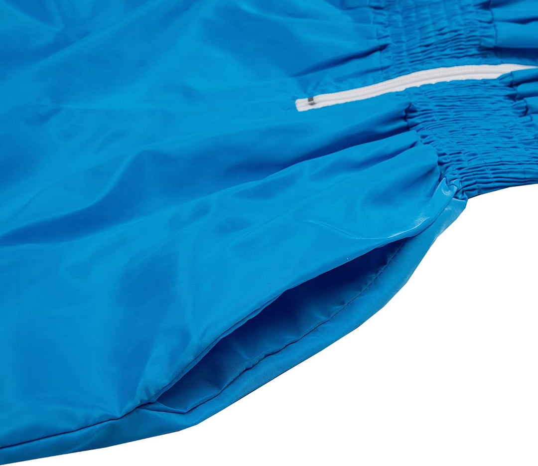 Blaue Herren-Badeshorts mit elastischem Bund und Reißverschlusstasche, schnell trocknend.