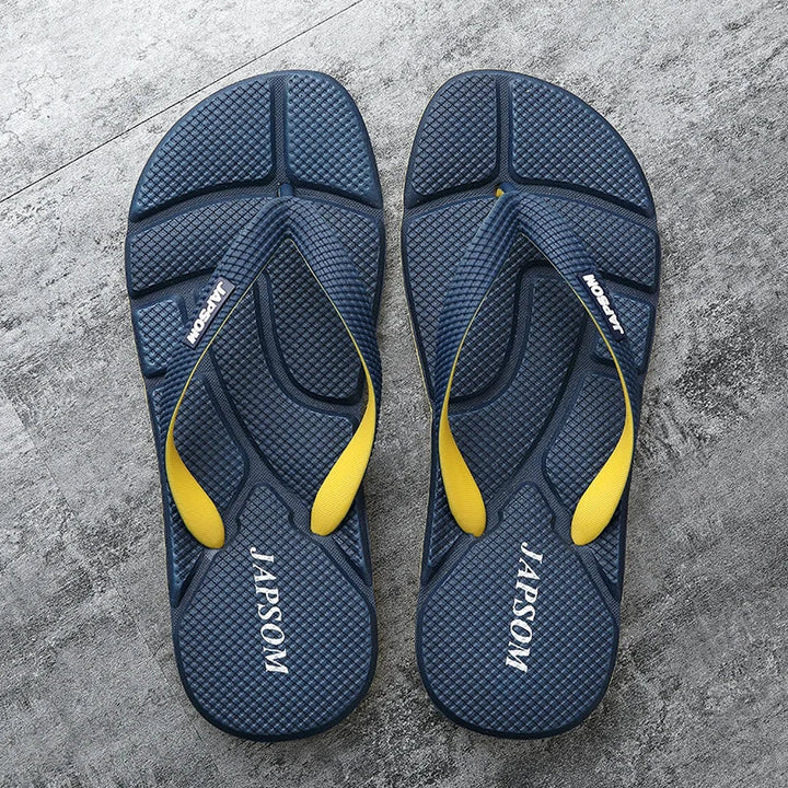 Dunkelblaue Flip-Flops mit gelben Akzenten, rutschfest, ideal für Sommer und Strand.