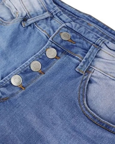 Damen-Jeansshorts aus blauem Denim mit Knopfleiste, modisch und bequem.