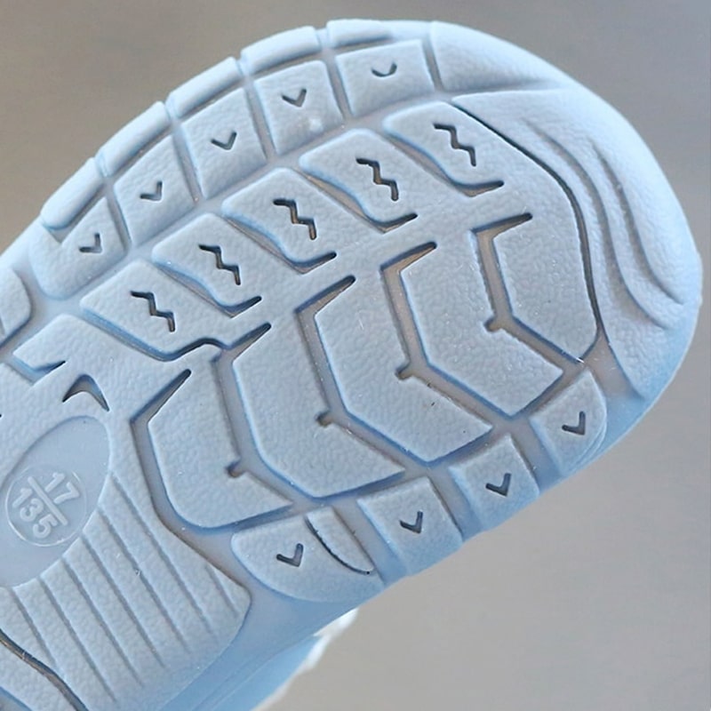 Blaue Kinderschuhsohle mit rutschfestem Profil, Größe 17/18, langlebig und flexibel.