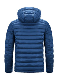 Blaue Daunenjacke mit Kapuze, gesteppte Winterjacke, Herrenmode, warm und wasserabweisend.