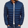 Dunkelblaue Steppjacke für Herren, Reißverschluss, Wintermode, warm, stilvoll, Freizeitkleidung.