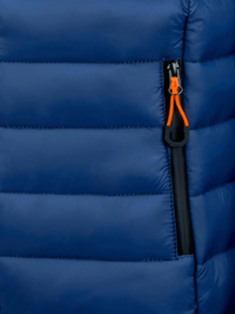 Blaue Daunenjacke mit Reißverschluss, gesteppte Optik, Outdoor-Bekleidung, warm, modisch