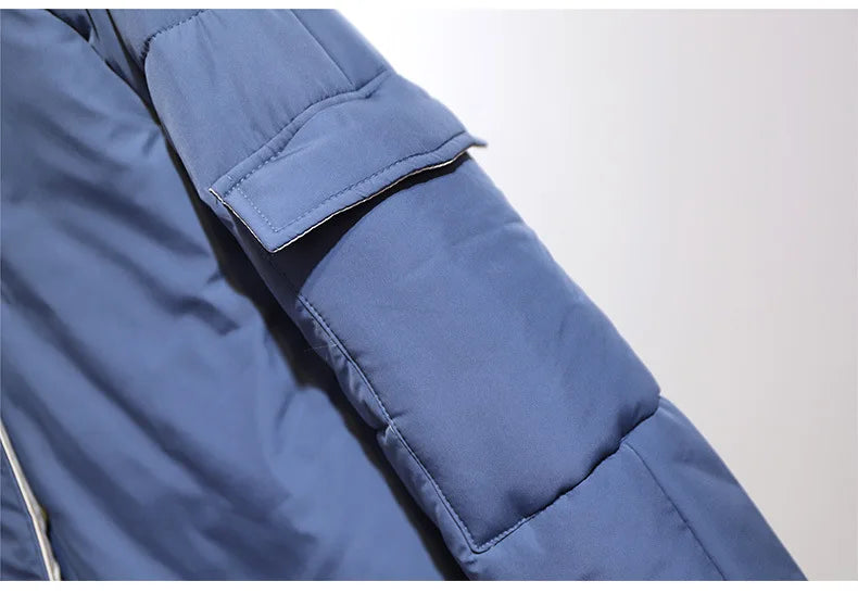 Blauer Wintermantelärmel, dick gefüttert, warm, modisch, Polyester, Outdoor-Bekleidung.