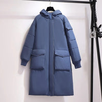 Blauer Damen-Wintermantel mit Kapuze, wattiert, lange Ärmel, große Taschen, modisch.