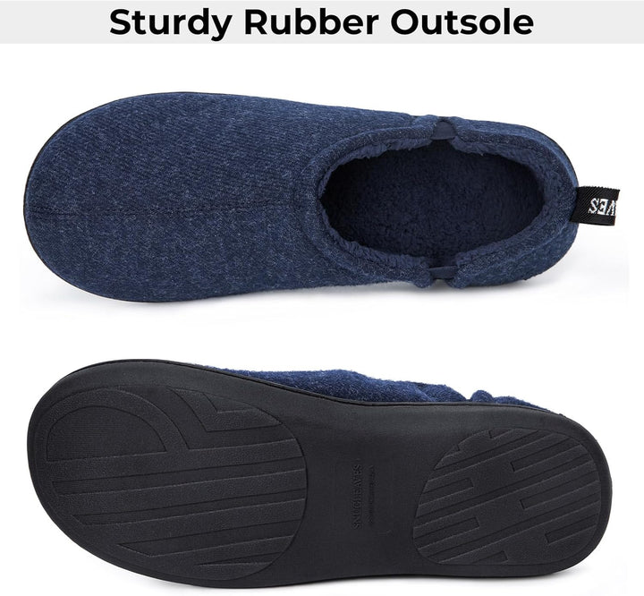 Dunkelblauer Hausschuh mit robuster Gummisohle, warmes Futter, ideal für den Winter.