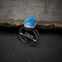 Blauer Rohstein-Ring, Kupferfassung, handgefertigt, 1,6 cm, rustikaler Schmuck, Unikat.
