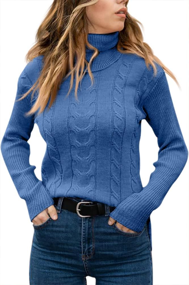 Frau in blauem Rollkragenpullover mit Zopfmuster, lässig, modisch, Herbstmode.