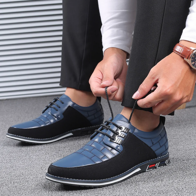 Blauer Herrenschuh aus Leder, elegantes Design, Schnürschuh, ideal für formelle Anlässe.