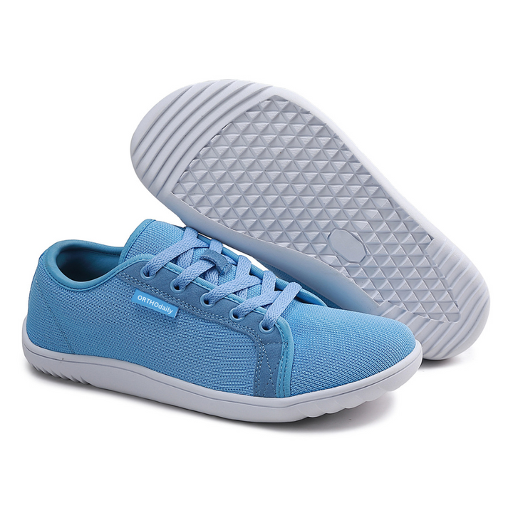 Blaue Sneaker aus Mesh, Zero-Drop-Design, rutschfeste Sohle, bequeme Freizeitschuhe.