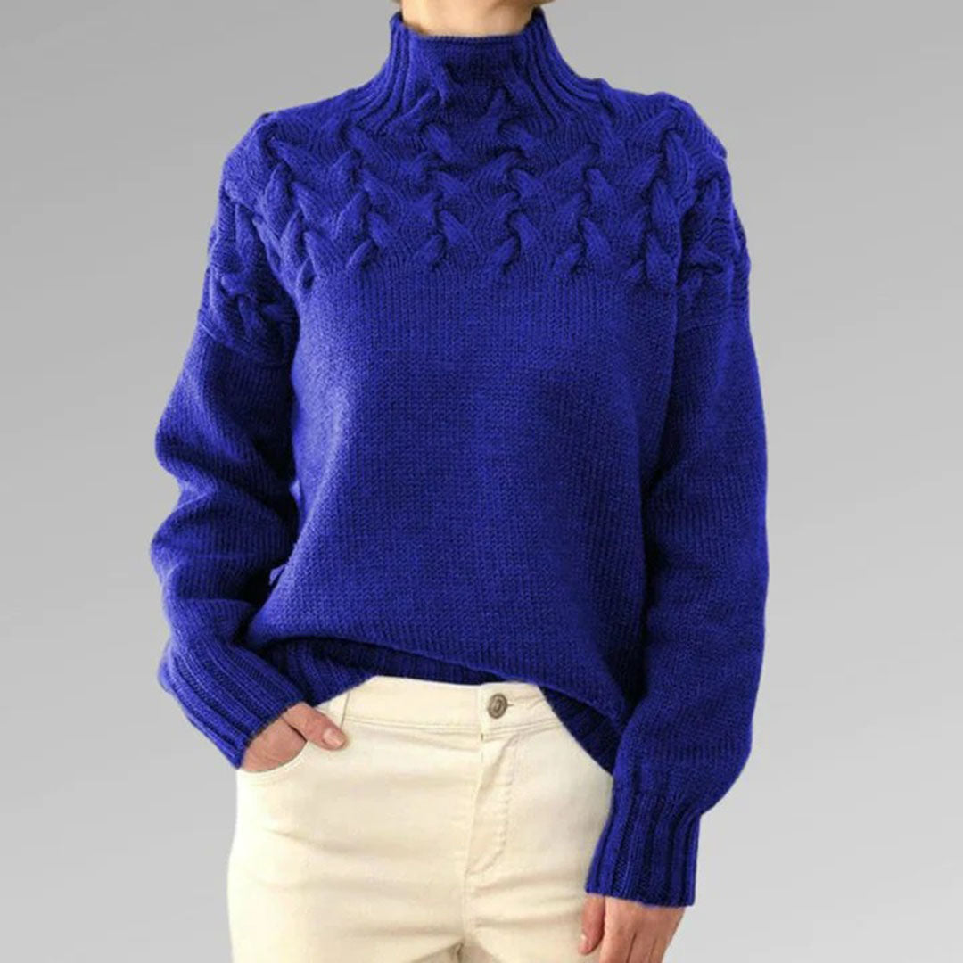 Blaue Strickpullover Damen, Zopfmuster, Rollkragen, Wintermode, warme Kleidung, elegant.