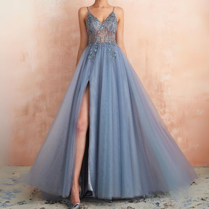 Elegantes blaues Abendkleid mit Spitze, Tüllrock und hohem Schlitz für besondere Anlässe.