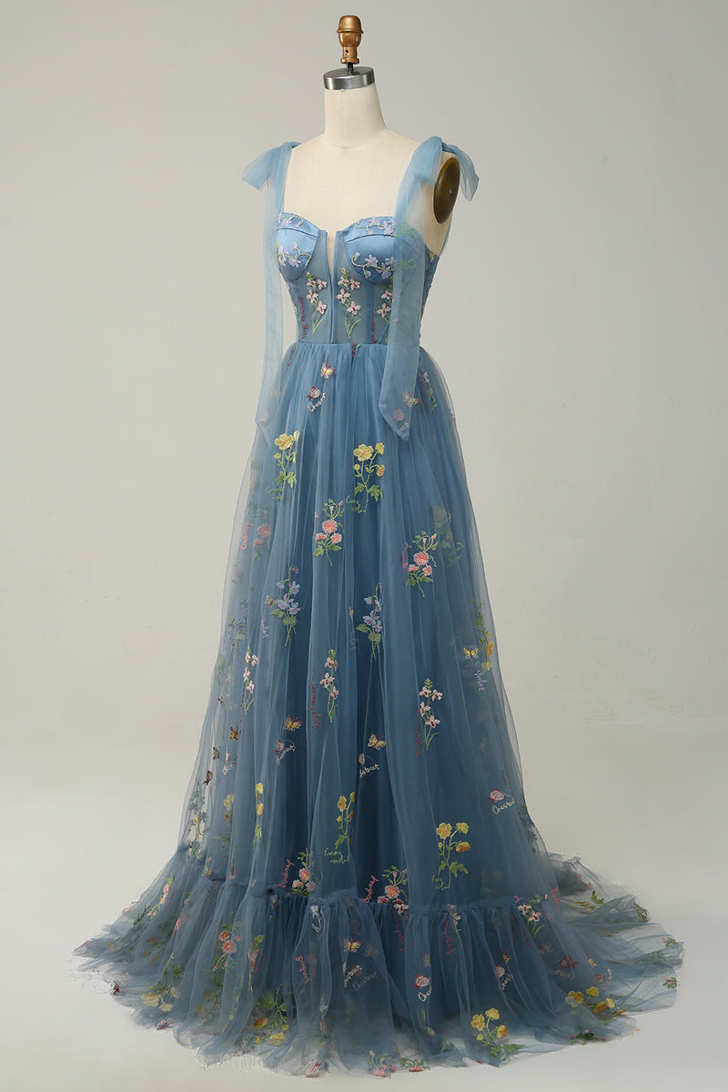Blaues Abendkleid mit Blumenstickerei, Tüll, ärmellos, bodenlang, elegantes Design.