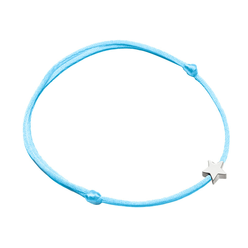 Himmelblaues Armband mit silbernem Sternanhänger, verstellbar, modisches Accessoire.