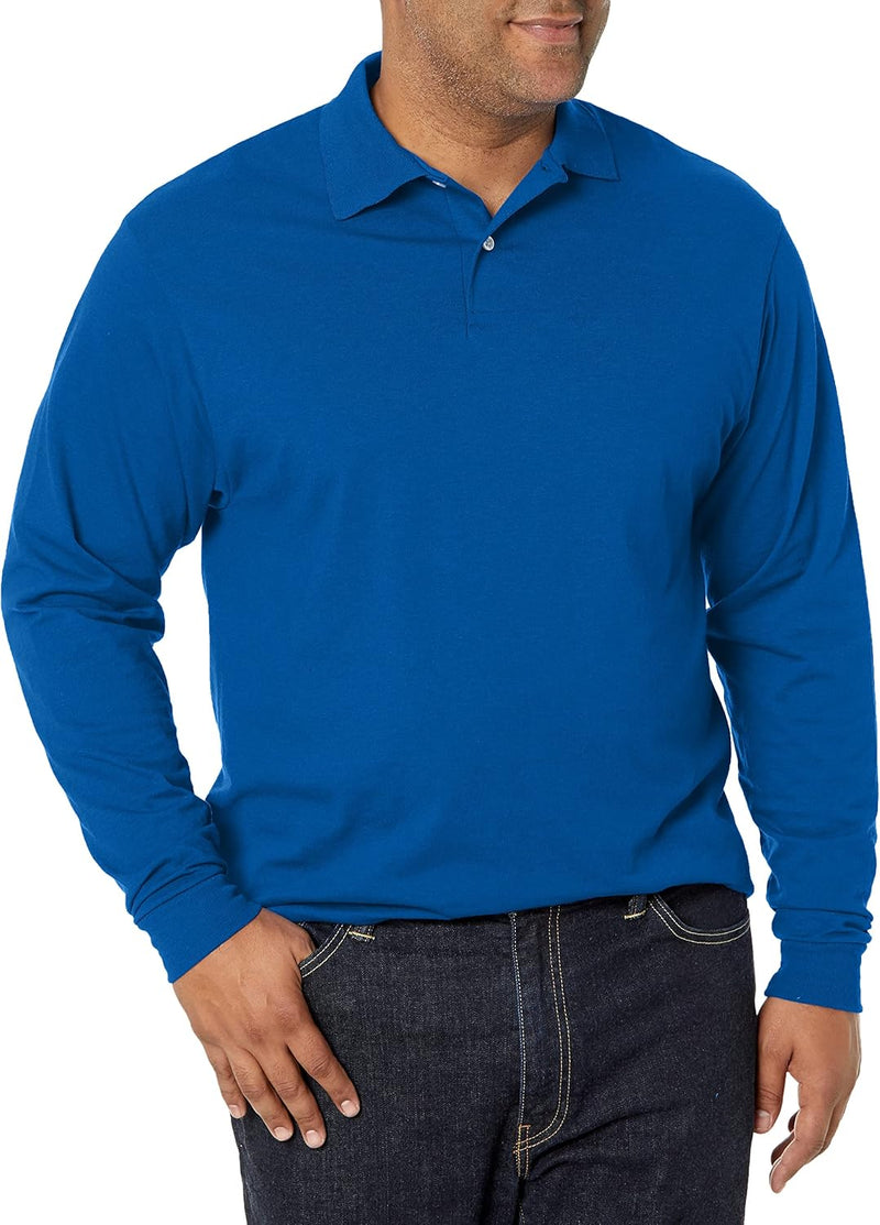 Mann trägt blaues Langarm-Poloshirt aus Baumwolle, Freizeitkleidung, Herrenmode.