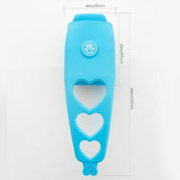 Blauer Silikon-Flaschenhalter mit Herzdesign, 35mm x 147mm, für Babyflaschen.