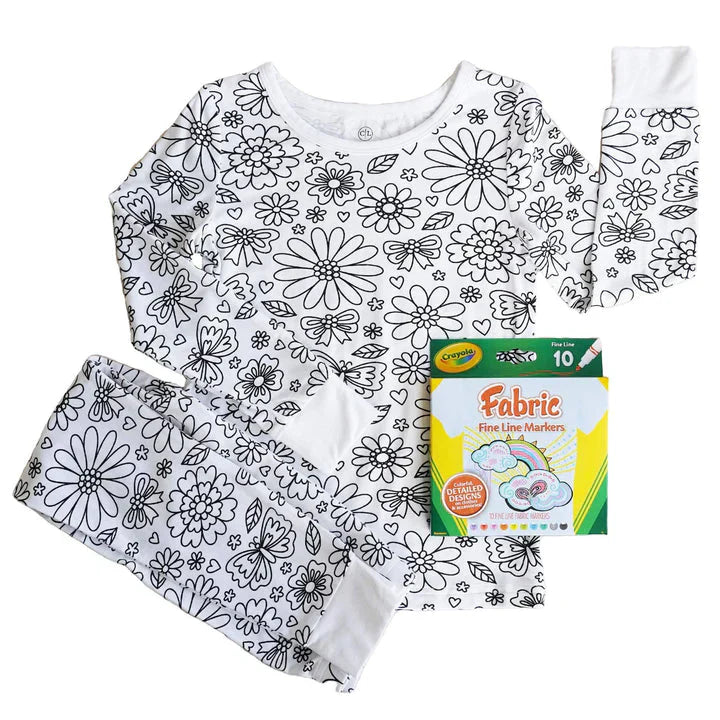Kinder-Pyjama-Set mit Blumenmuster, weiß, inklusive Crayola-Stoffstifte, zum Ausmalen.