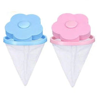 Zwei schwimmende Waschmaschinen-Flusenfilter, blau und rosa, Blumenform, Netzmaterial.