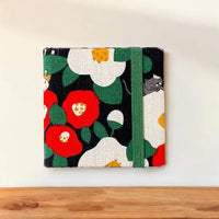 Blumenmuster Notizbuch mit Gummiband, quadratisch, bunt, Stoffbezug, handgefertigt.