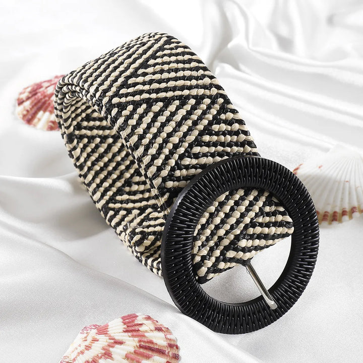 Boho-Stil Strohgürtel, schwarz-weiß, gewebt, runde Schnalle, modisches Accessoire.