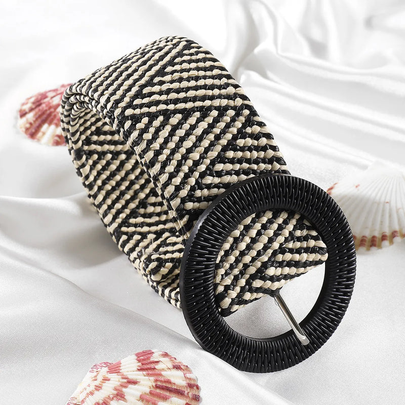 Boho-Stil Strohgürtel, schwarz-weiß, gewebt, runde Schnalle, modisches Accessoire.