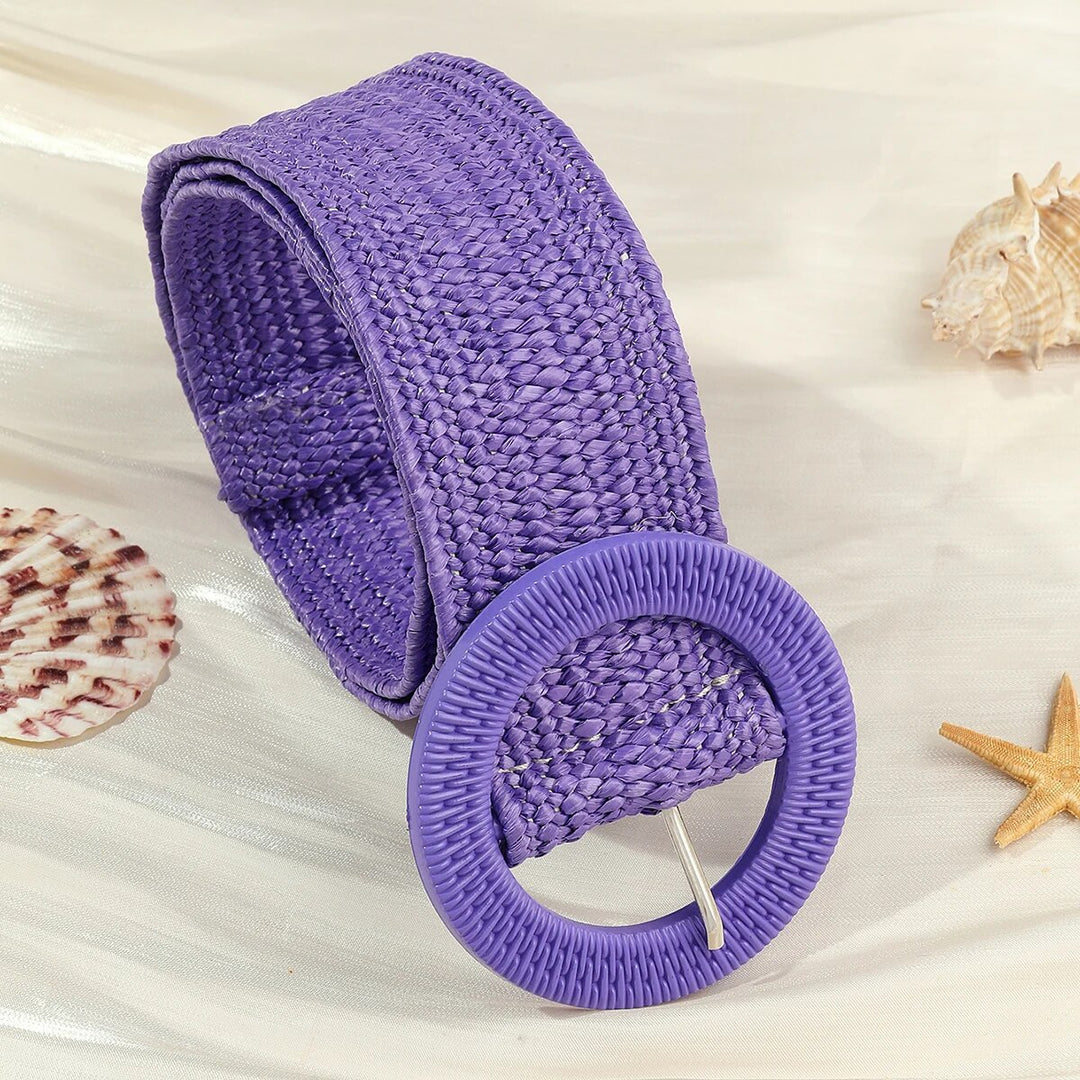 Lila gewebter Strohgürtel mit runder Schnalle, Boho-Stil, modisches Accessoire.
