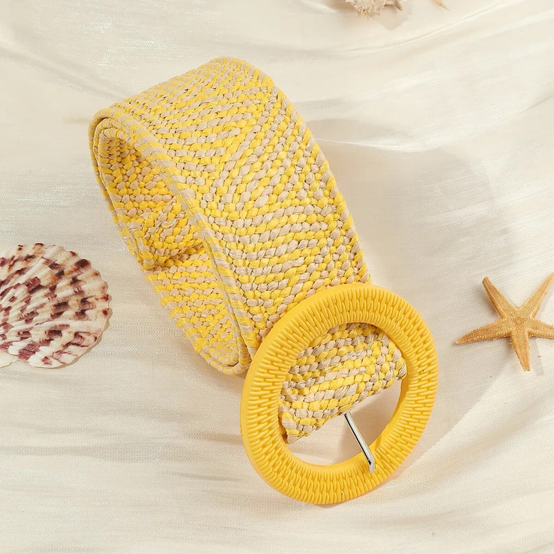 Gelber Boho-Stil Strohgürtel mit runder Schnalle, handgewebt, modisches Accessoire.