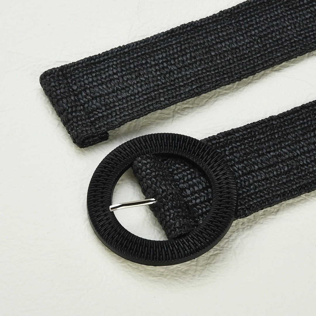 Schwarzer gewebter Strohgürtel mit runder Schnalle, Boho-Stil, modisches Accessoire.