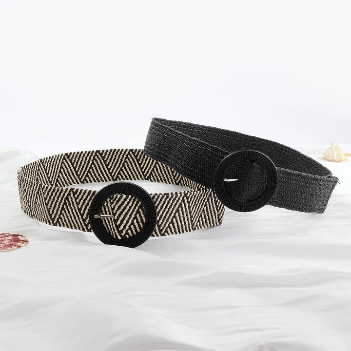 Boho-Stil Strohgürtel, gewebt, schwarz und beige, runder Verschluss, modisch, Damenaccessoire.