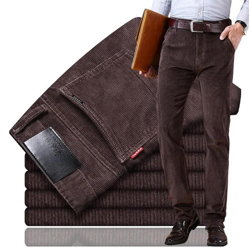 Braune Cordhose für Herren, elegant, modisch, Business-Look, hochwertige Materialien.