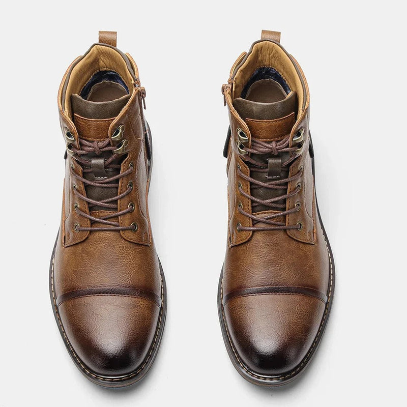 Braune Herren-Lederstiefel mit Schnürung, modisch, robust, ideal für Herbst und Winter.