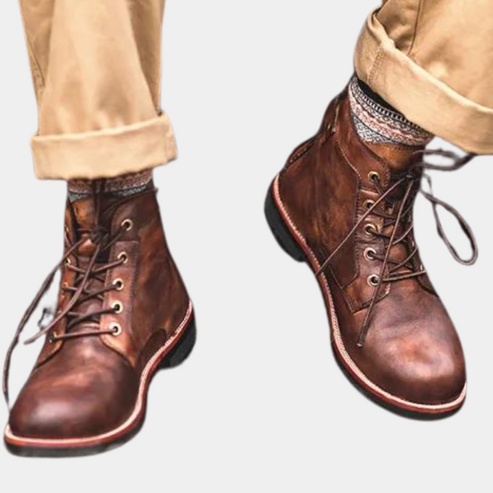 Braune Lederstiefel für Herren, Schnürung, lässig, robust, modisch, Herbstmode.
