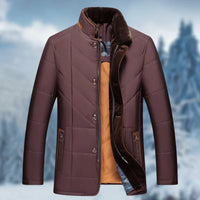 Braune Herrenjacke, gesteppte Winterjacke, warm, elegant, mit Knöpfen, modisch, Outdoor-Bekleidung.