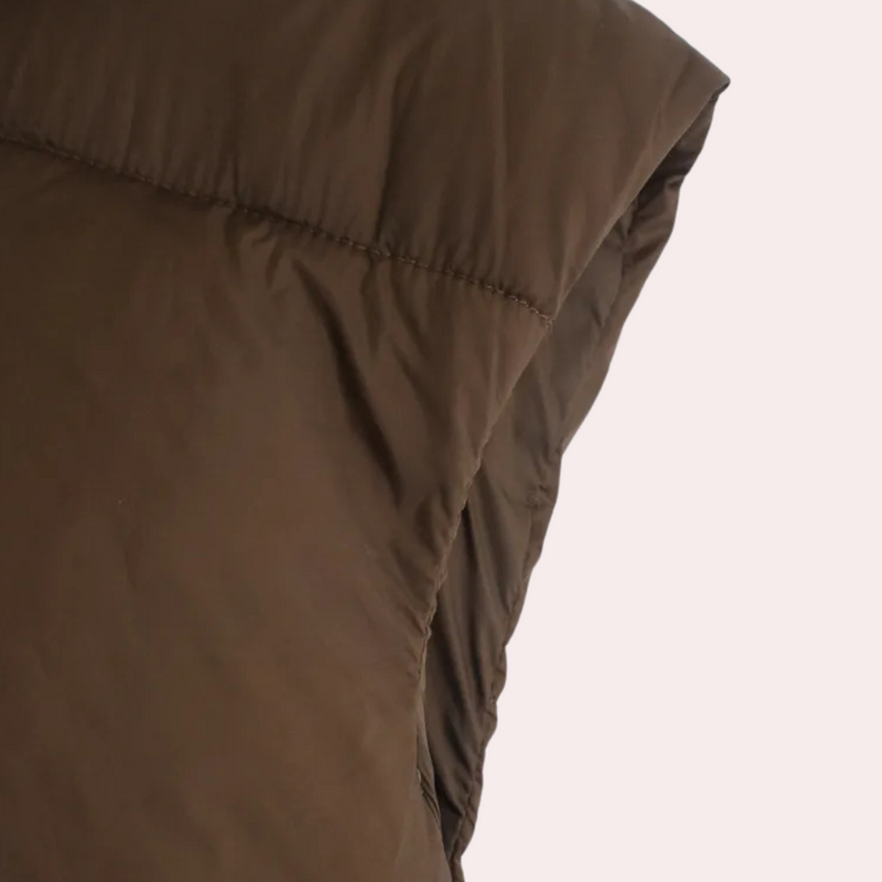 Braune Daunenweste, ärmellos, warm, für Herren, Wintermode, Outdoor-Bekleidung.