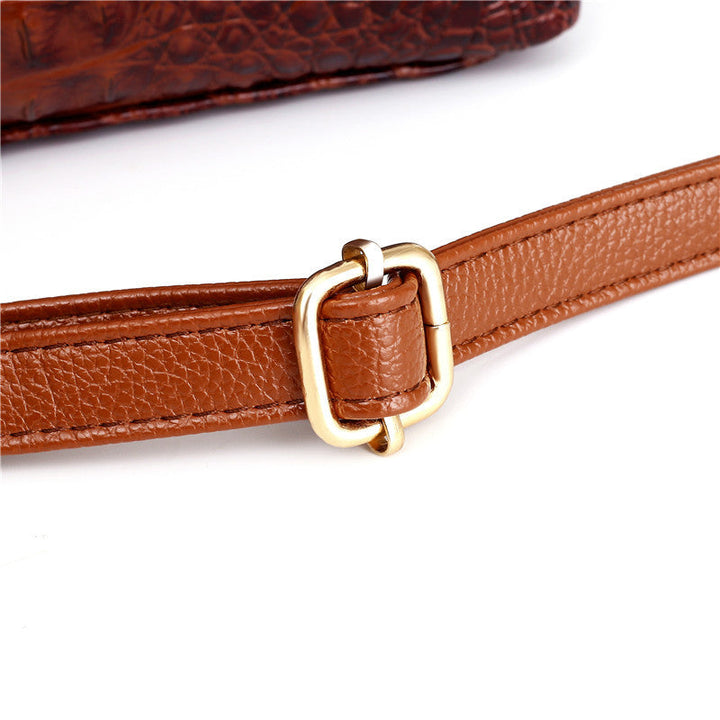 Brauner Ledergürtel mit goldener Schnalle, modisches Accessoire, hochwertiges Material.