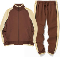 Brauner Trainingsanzug mit cremefarbenen Streifen, Reißverschlussjacke und Jogginghose, Unisex.