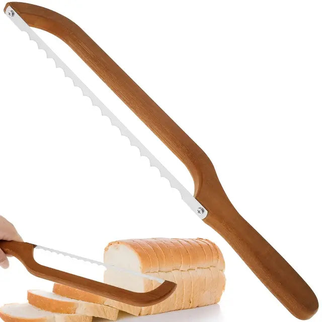 Brotmesser aus Holz mit Wellenschliff, ideal zum Schneiden von Brotlaiben, langlebig und ergonomisch.
