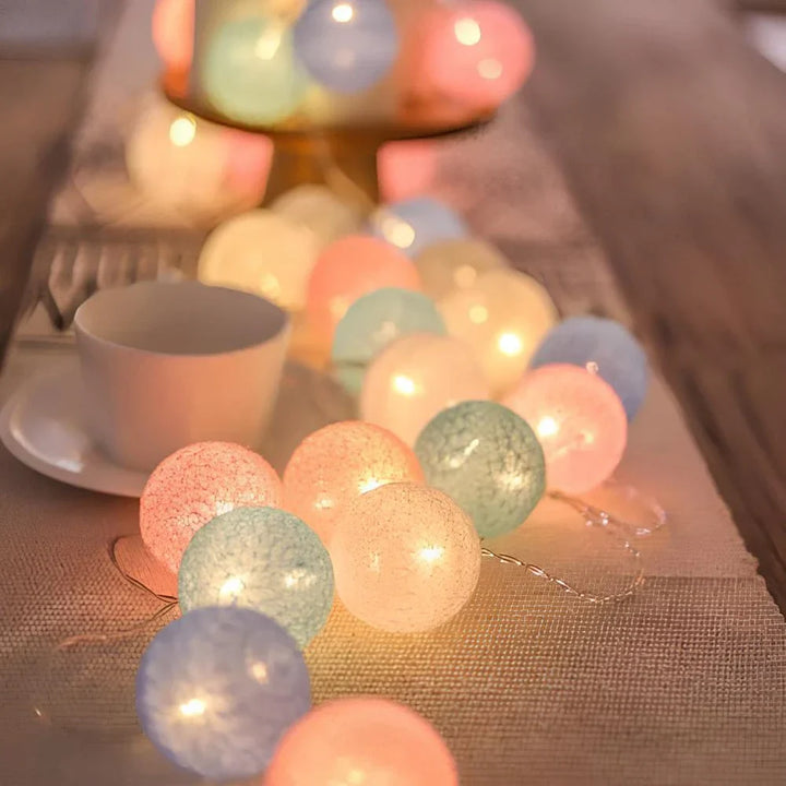 Bunte LED-Lichterkette mit Kugeln, Pastellfarben, Tischdekoration, stimmungsvolle Beleuchtung