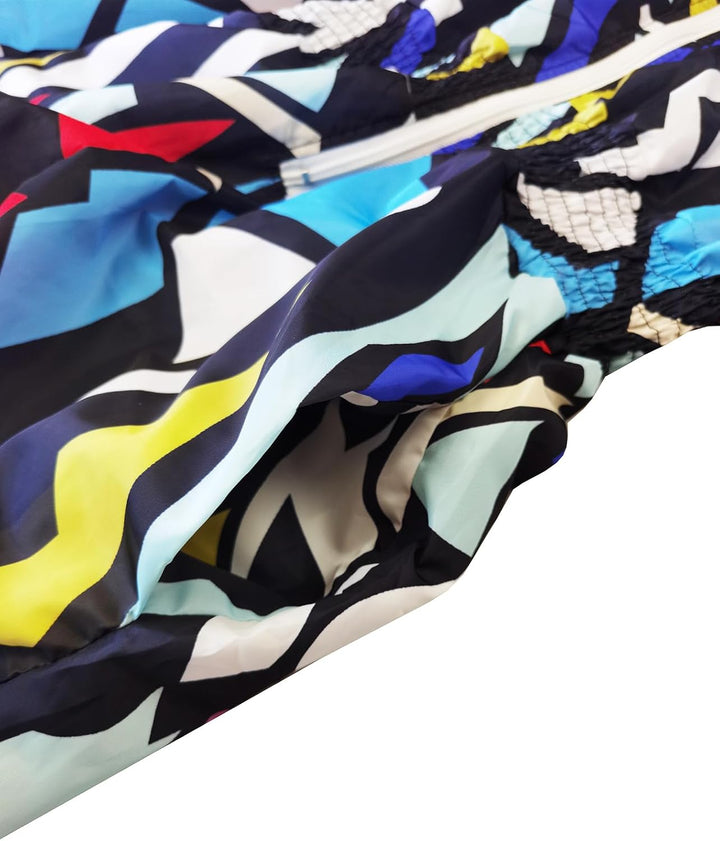 Bunte Damenbluse mit abstraktem Muster, langärmelig, aus Polyester, modisch und stilvoll.