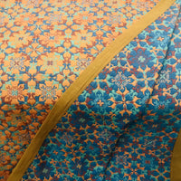 Bunte indische Decke mit floralen Mustern, blau-orange, Baumwolle, handgefertigt, dekorativ.