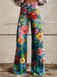 Bunte Damenhose mit Blumenmuster, weites Bein, modische Schlaghose, Freizeitkleidung.