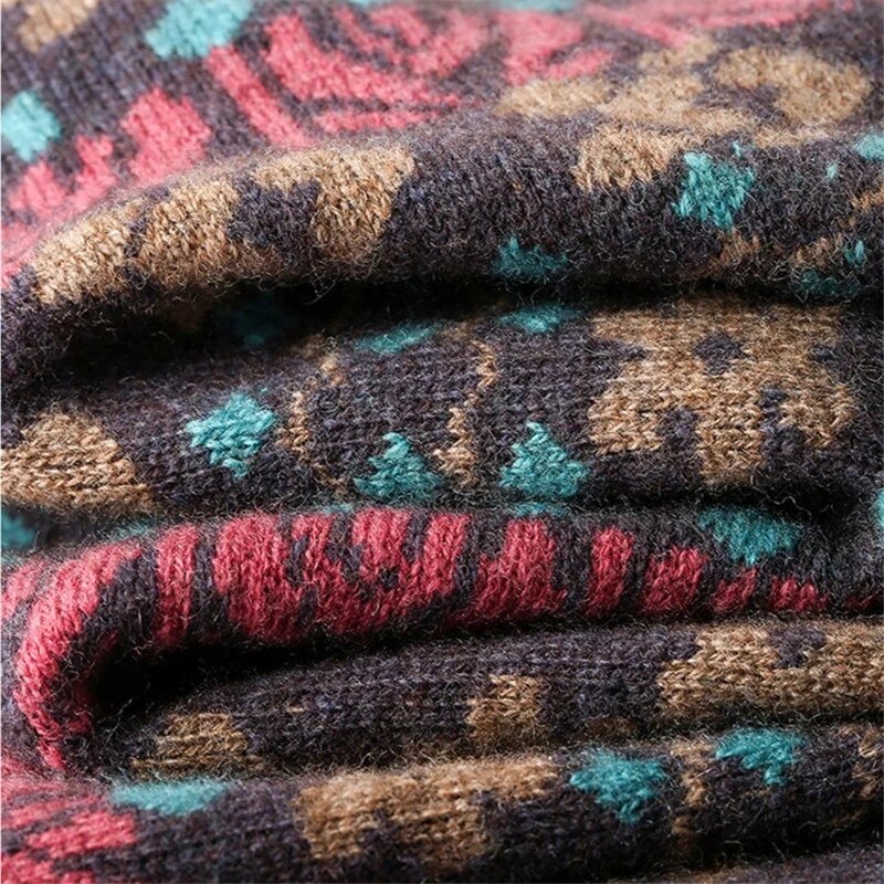 Brauner Jacquard-Strickstoff mit buntem Blumenmuster, ideal für Herbst-Winter-Mode.