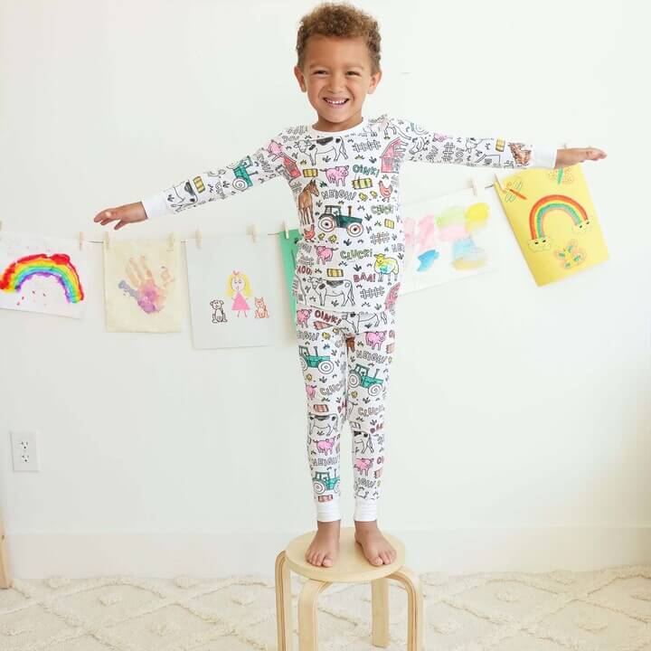Kindermode: Bunte Pyjamas mit Bauernhof-Motiven, Baumwolle, für Jungen, bequem und langlebig.