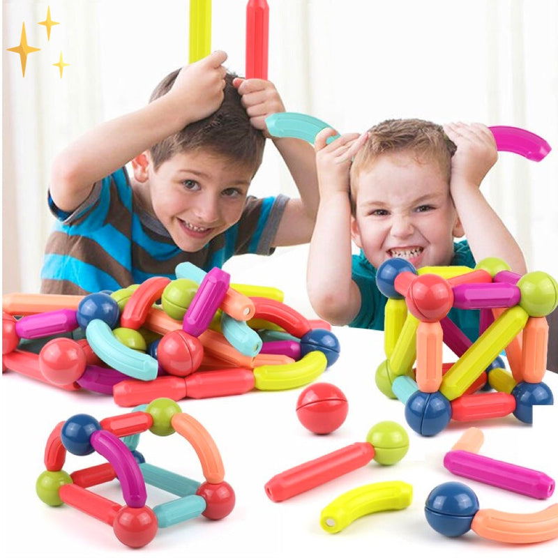Kinder spielen mit buntem magnetischem Konstruktionsspielzeug, Kreativität, Lernspielzeug.