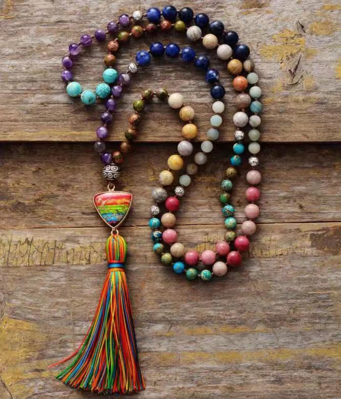Bunte handgemachte Boho Mala Kette mit Quaste, Natursteine, Yoga Schmuck, Ethno Stil.